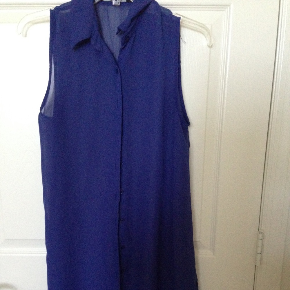 Sleeveless sheer Blouse